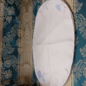 4 embroidered floral placemats 19 x 13